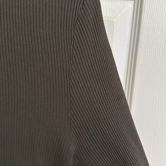 Zara Olive Ribbed Turtleneck Sweater - Picture 4 of 5